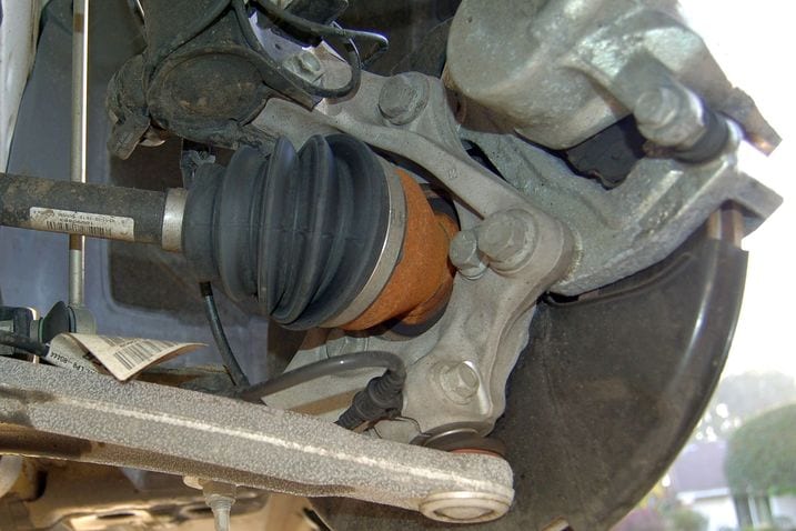 2011_Regal_1600_Buick_sus_fr_det_upright.jpg