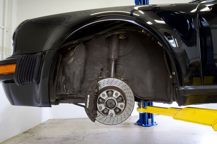 1985_Porsche_911_sus_fr_oa.jpg