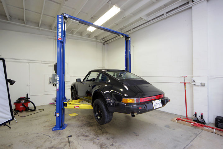 1985_Porsche_911_sus_oa_lead.jpg