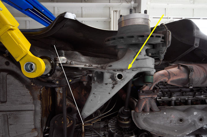 1985_Porsche_911_sus_rr_oa_under_direct_a.jpg