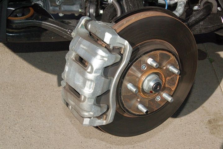 2010_crosstour_1600_sus_fr_det_brk.jpg