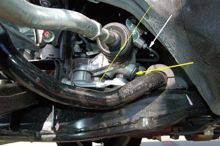 2010_crosstour_1600_sus_fr_det_strg_stb_2.jpg