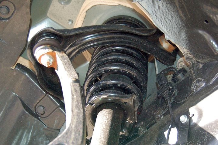 2010_crosstour_1600_sus_fr_det_uarm_2.jpg