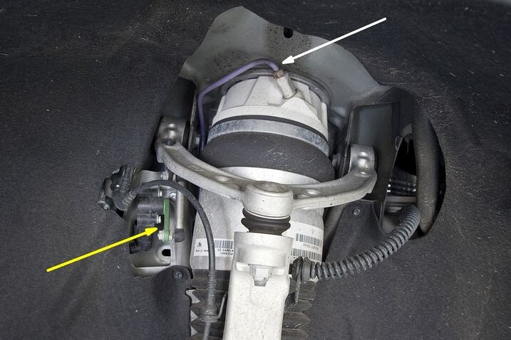 2011_cayenne_1600_porsche_sus_fr_det_uarm_sprg_pse.jpg