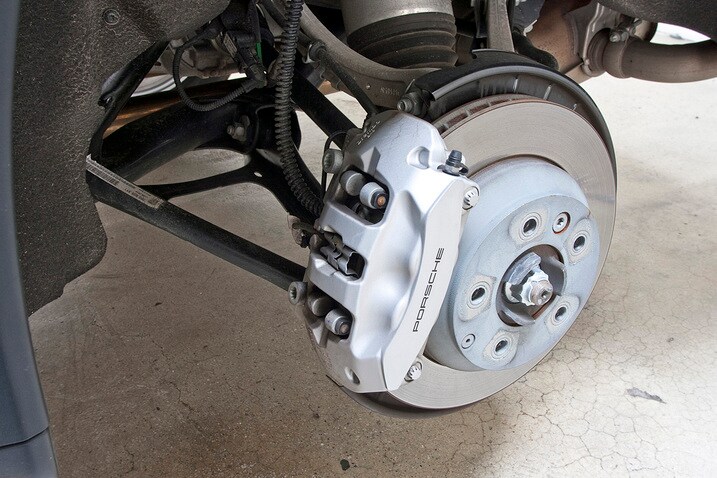 2011_cayenne_1600_porsche_sus_rr_det_brk_pse.jpg