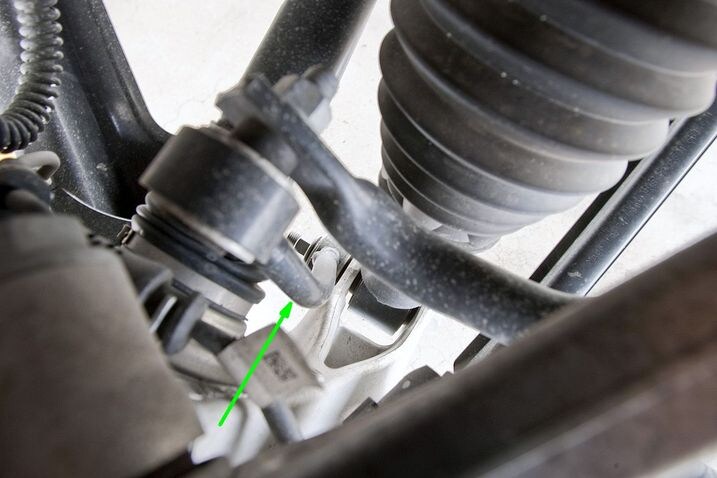2011_cayenne_1600_porsche_sus_rr_det_stab_link_pse.jpg