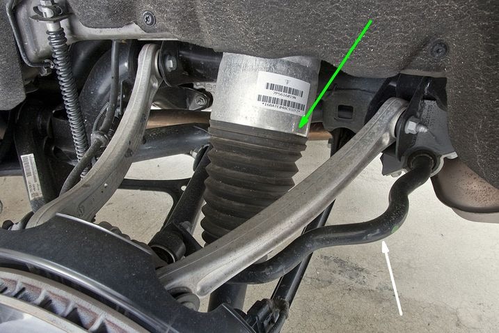 2011_cayenne_1600_porsche_sus_rr_det_uarm_sprg_pse.jpg