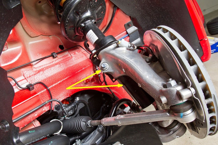 2012_Porsche_Cayman_R_sus_fr_det_knuckle_strg_a.jpg