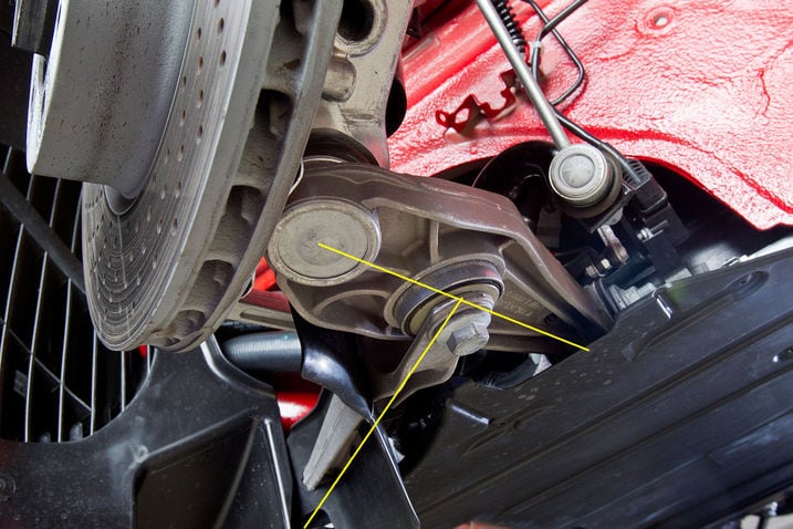2012_Porsche_Cayman_R_sus_fr_det_larm_a.jpg