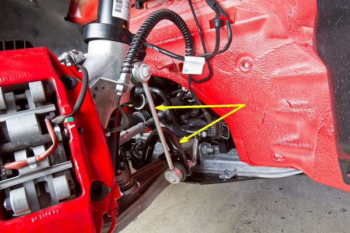 2012_Porsche_Cayman_R_sus_fr_det_stablink_a.jpg