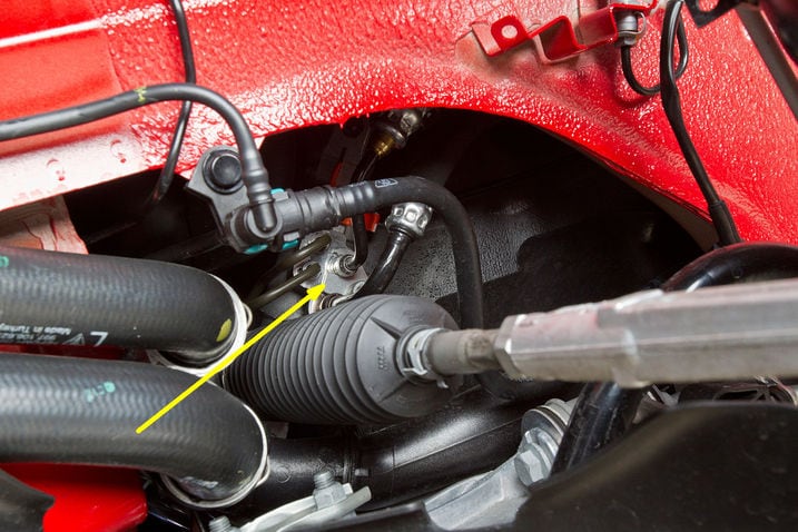 2012_Porsche_Cayman_R_sus_fr_det_strg_hoses_a.jpg