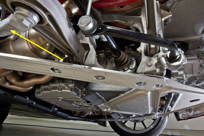 2012_Porsche_Cayman_R_sus_rr_det_brace_a.jpg